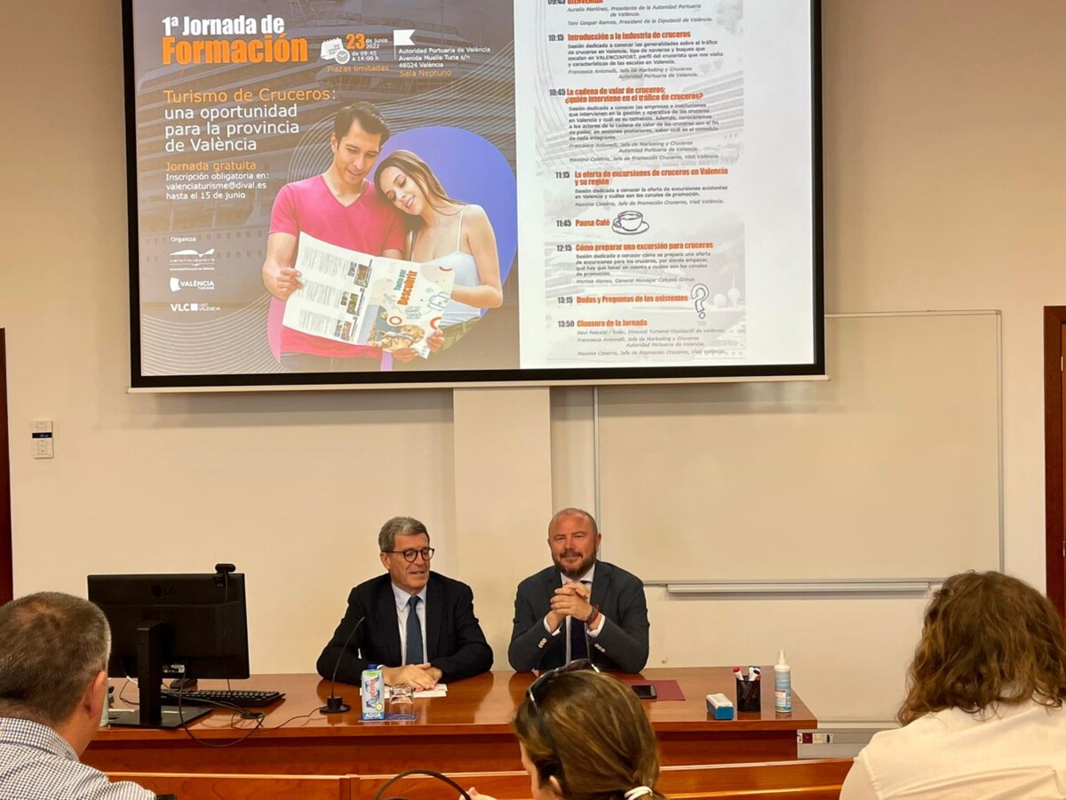 El president Toni Gaspar i Aurelio Martínez durant la primera jornada de formació en turisme de creuers