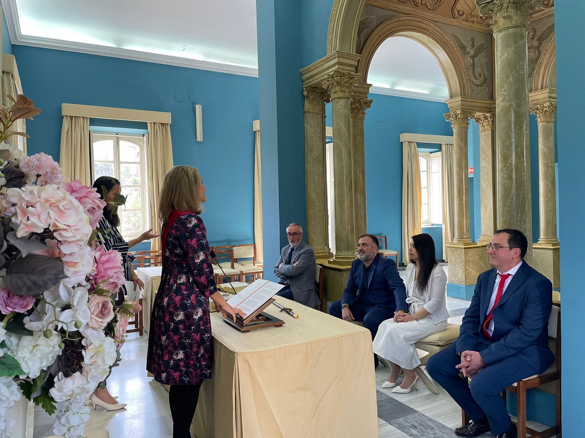 Boda de dos afectados por el incendio de Campanar