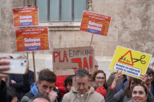 concentracion contra paralizacion Pla Edificant (1)
