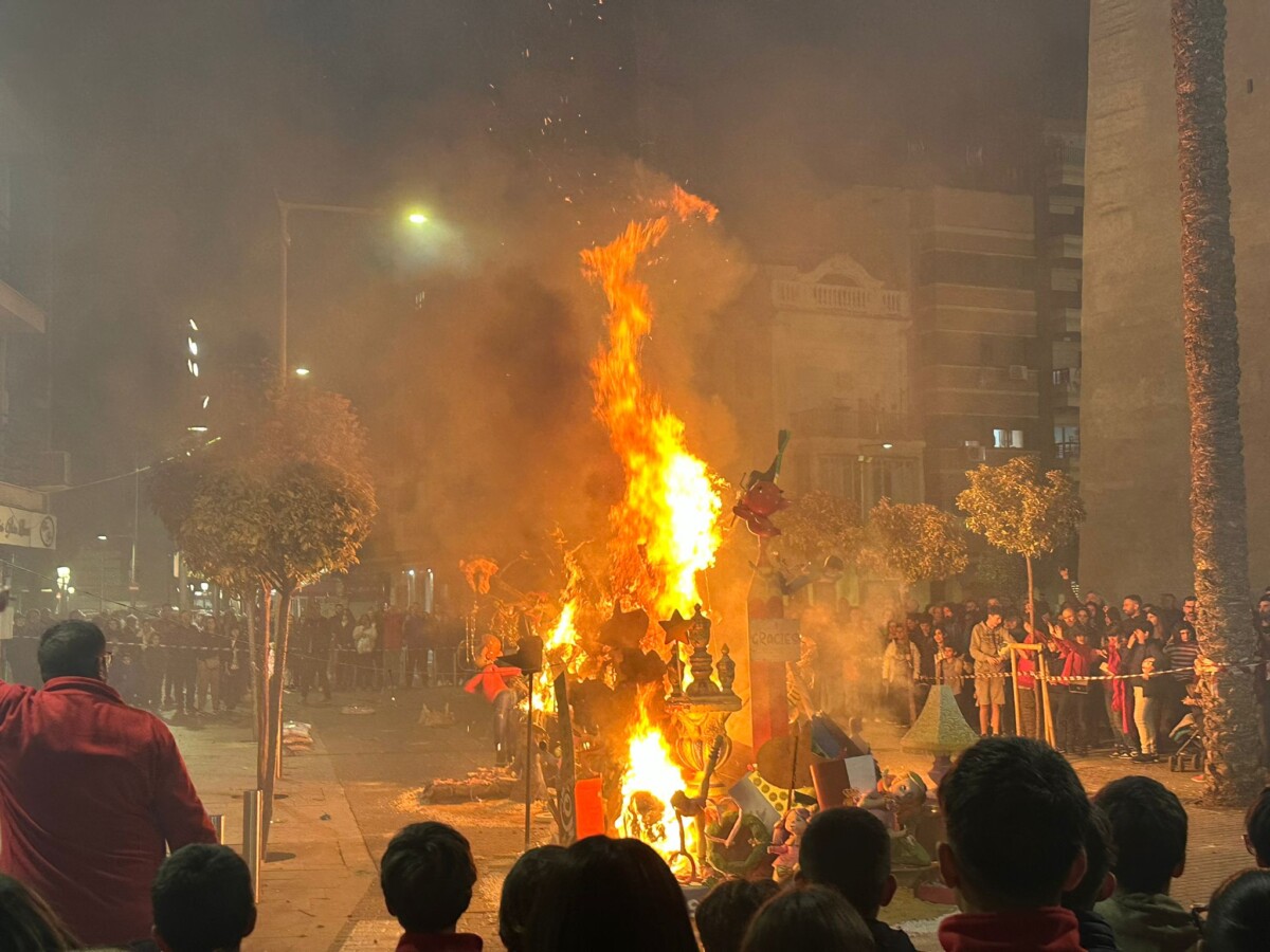 falla Plaça de Torrent Cremà solidaria