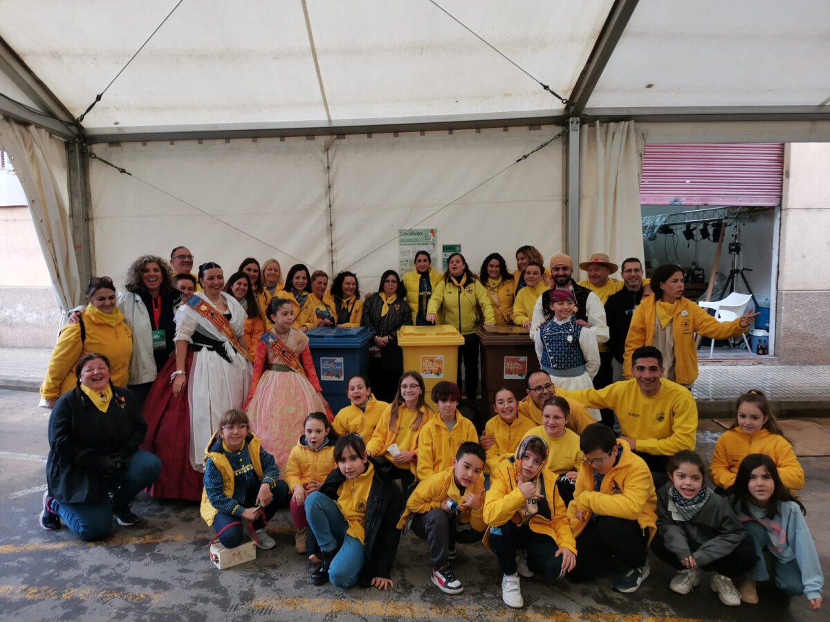 fallas Paiporta cubos de reciclaje