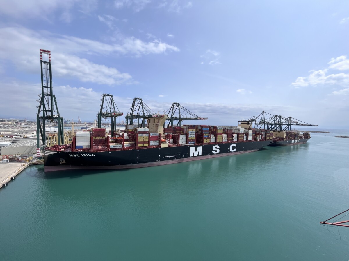 Irina MSC descarga en el Puerto de Valencia
