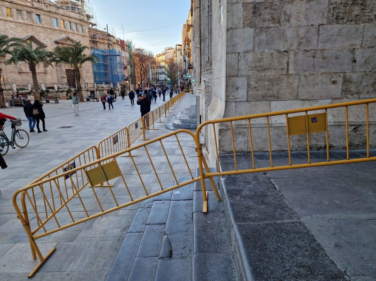 La Lonja protegida por vallas