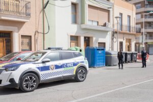 La Policia Local de Picassent multa a diversos veïns per deixar el fem fora dels contenidors (1)