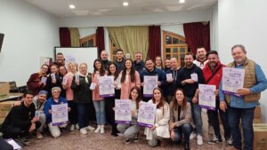 La Teniente Alcalde de Igualdad y Tradiciones junto a la Fallera Mayor de Paterna, presidenta de la JLF y respresentantes de las comisiones falleras durante el acto