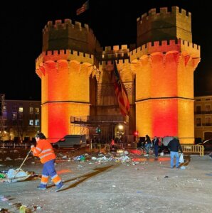 limpieza tras la crida de las fallas de Valencia 2024
