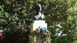 Nino Bravo Escultura