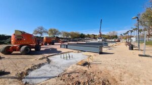 Comencen els treballs per a construir la coberta de les pistes multiusos del parc La Balaguera