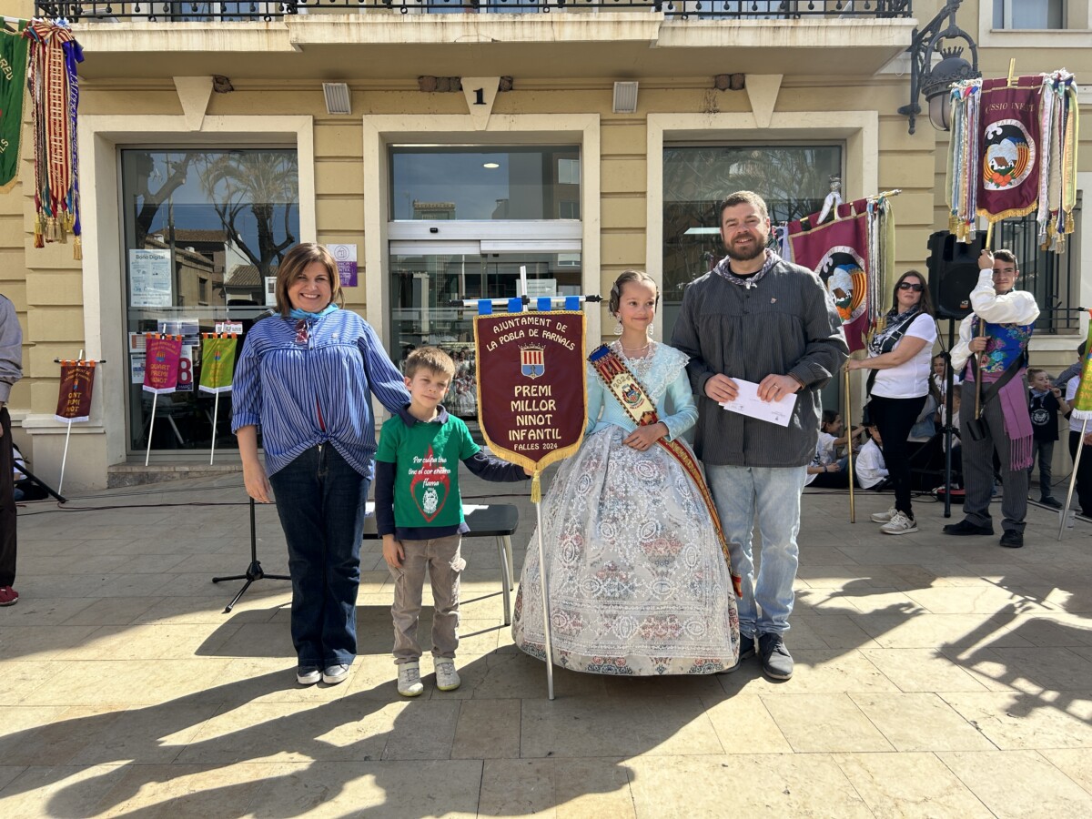 Premi al millor ninot infantil a la Falla Carrer de la Mar