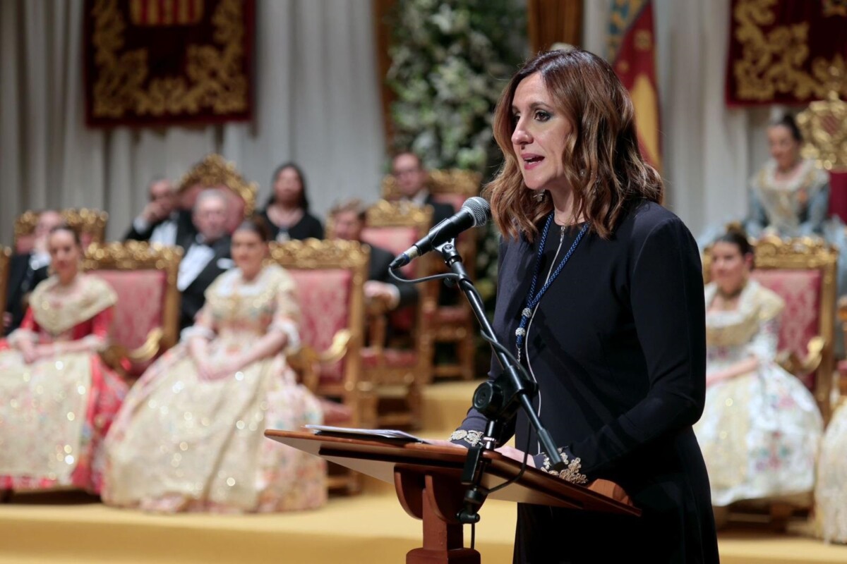 María José Catalá, mantenedora de la regina dels Jocs Florals de Lo Rat Penat