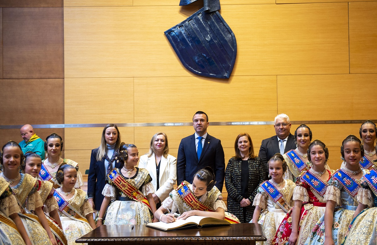 Recepción en Diputació a las Falleras Mayores de Valencia