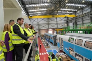 visita ministro de Transportes fabrica Stadler Albuixech