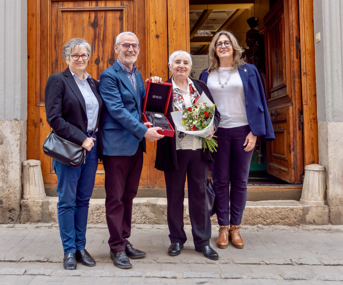 Aurora Valero junto al alcade de Alboraya Miguel Chavarría, la concejala de Cultura Conxa Villena, y la concejala Ana Bru