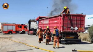 bomberos incendio camión en Quart