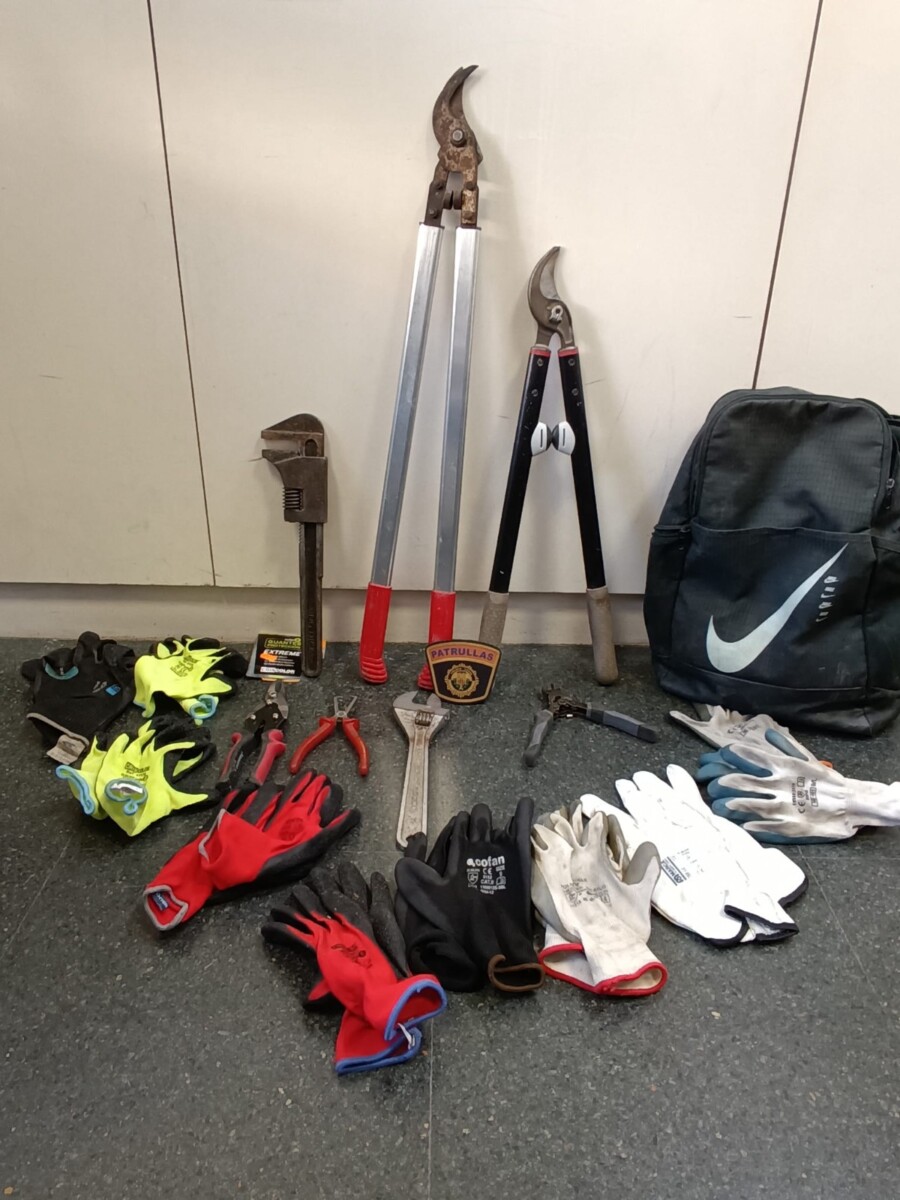 cizallas y herramientas empleadas para robar cable