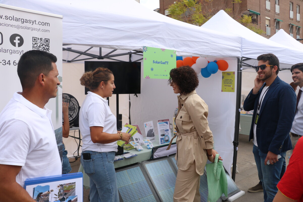 cristina mora con comercio solar feria del comercio y pasarela quart de poblet