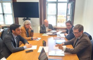 El secretario autonómico de Vivienda, junto al concejal de Urbanismo de Valencia, asisten al Ministerio de Vivienda para pedir la cesión de suelo