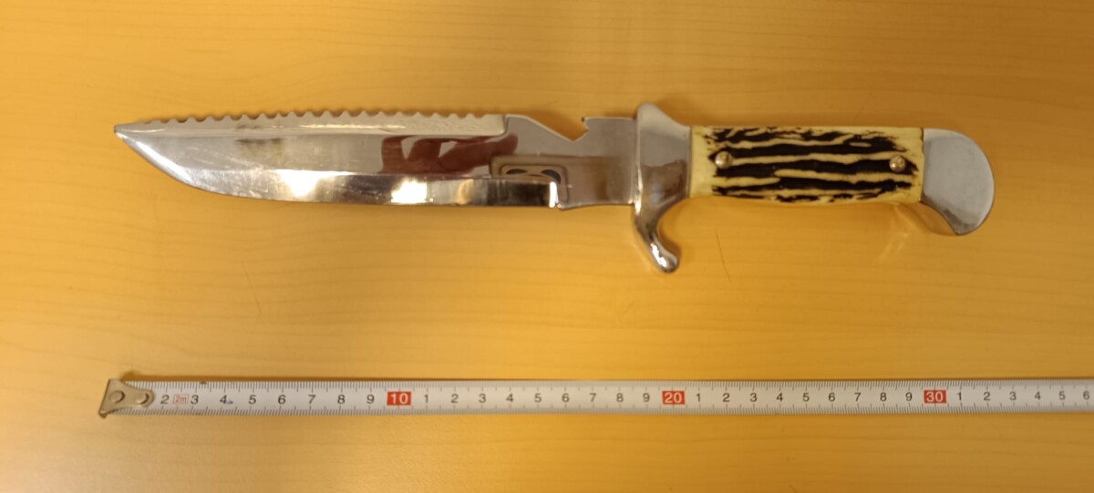 Cuchillo aprehendido al sospechoso