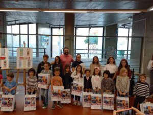 El concejal de Bibliotecas, Roberto Usina en el acto de entrega de premios del IX Concurso de Marcapáginas de Paterna