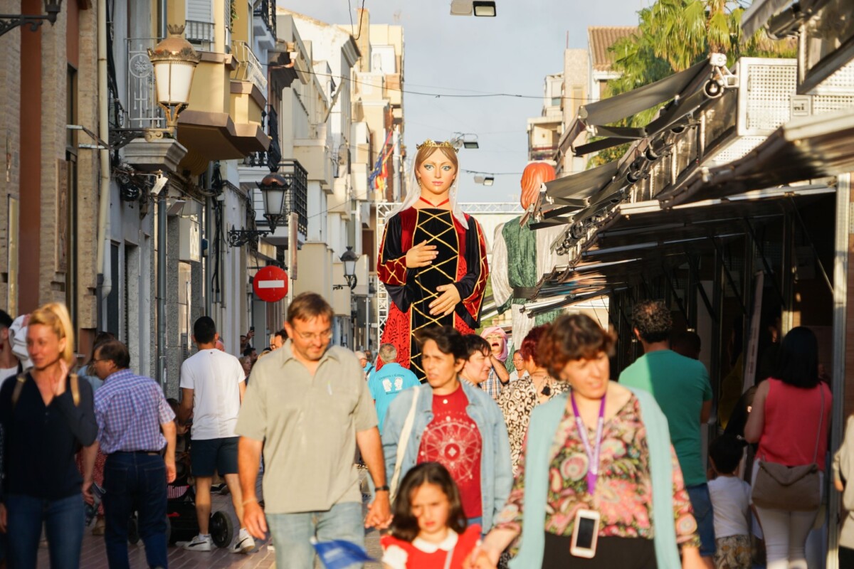 feria asociativa y comercial Benetússer