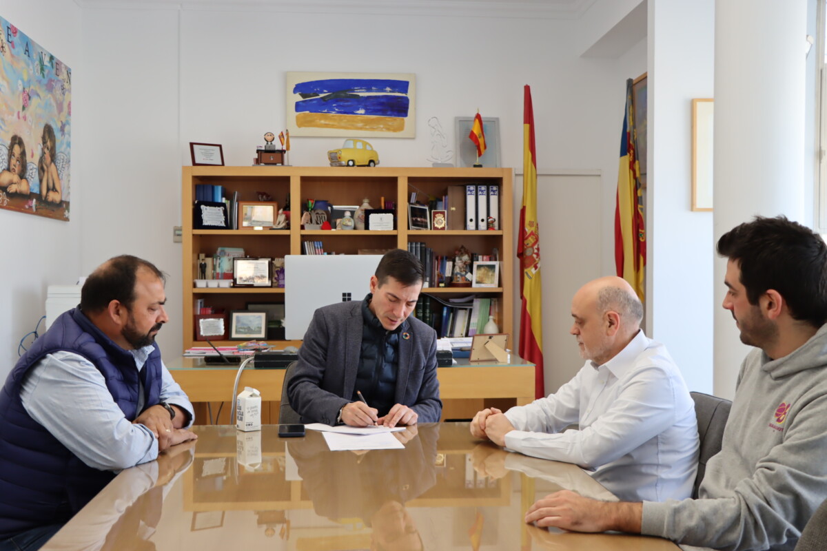 Firma convenio ayuntamiento Club Baloncesto Burjasst