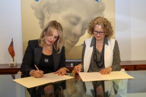 firma nueva estación ITV Torrent