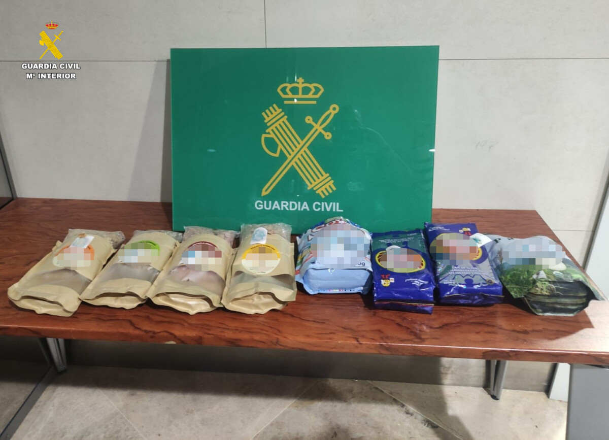 Paquetes alimentarios con la droga oculta en el Aeropuerto de Manises