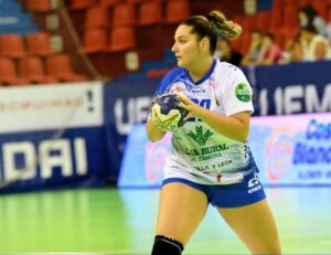 Laura Bazco primer fichaje balonmano Mislata
