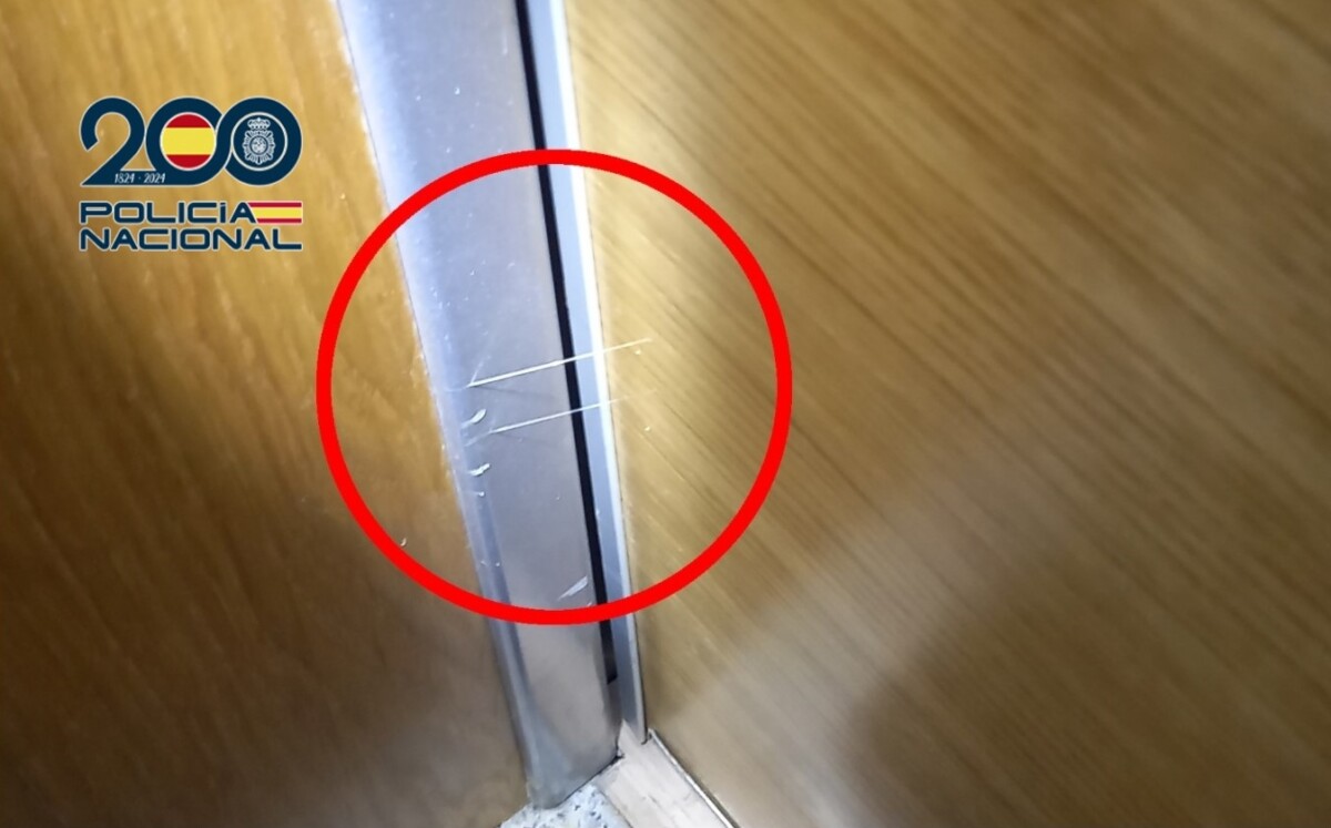 Marca en una puerta para poder entrar a robar en ella después