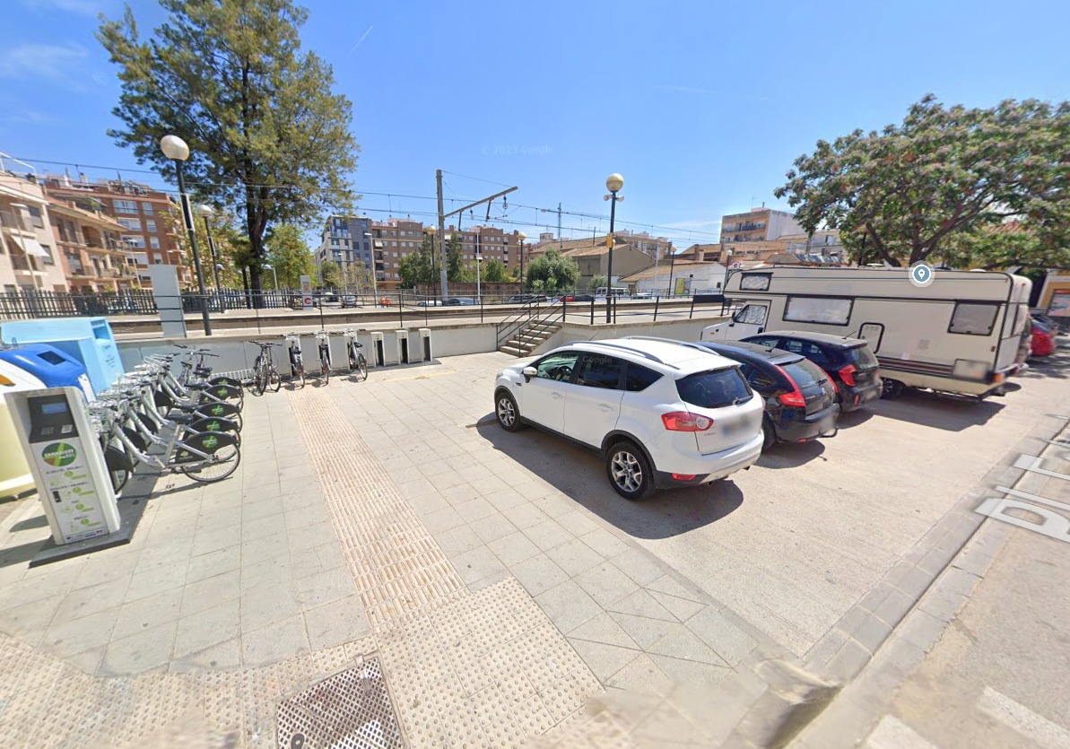 Punt de recàrrega per a vehicles elèctrics a l'Estació de Metrovalència de Foios
