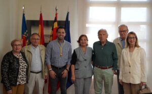 Sagredo recibe medalla Cofradía Minerva Paterna