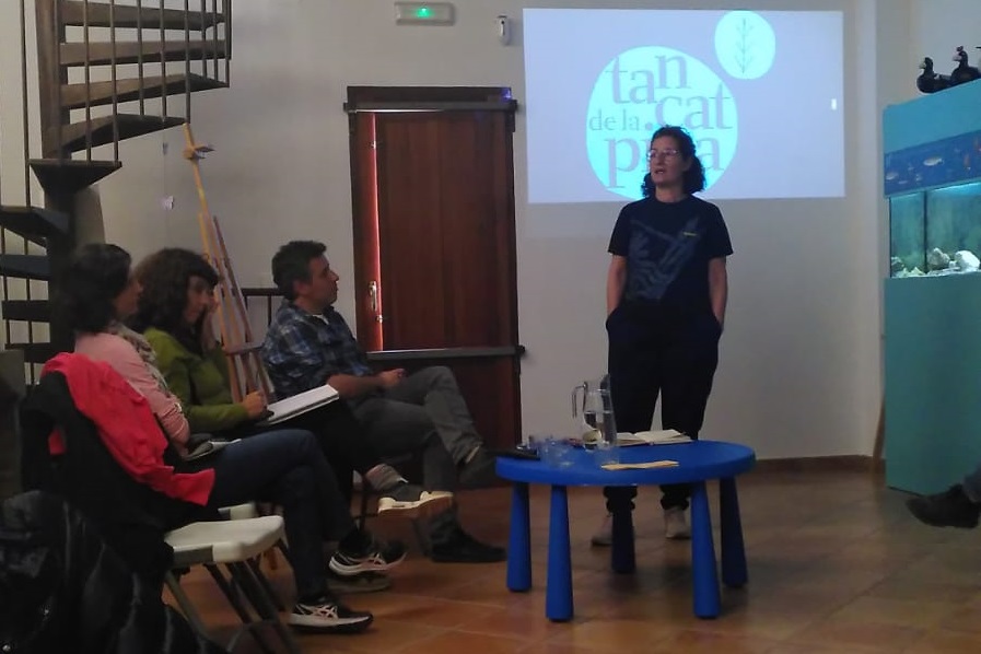 Mesa redonda en el Tancat de la Pipa, en plena Albufera