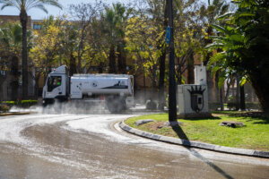Trabajos de la campaña de limpieza intensiva en Paterna