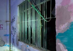 robo con fuerza en una nave de Foios