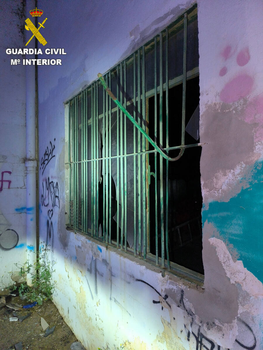 robo con fuerza en una nave de Foios