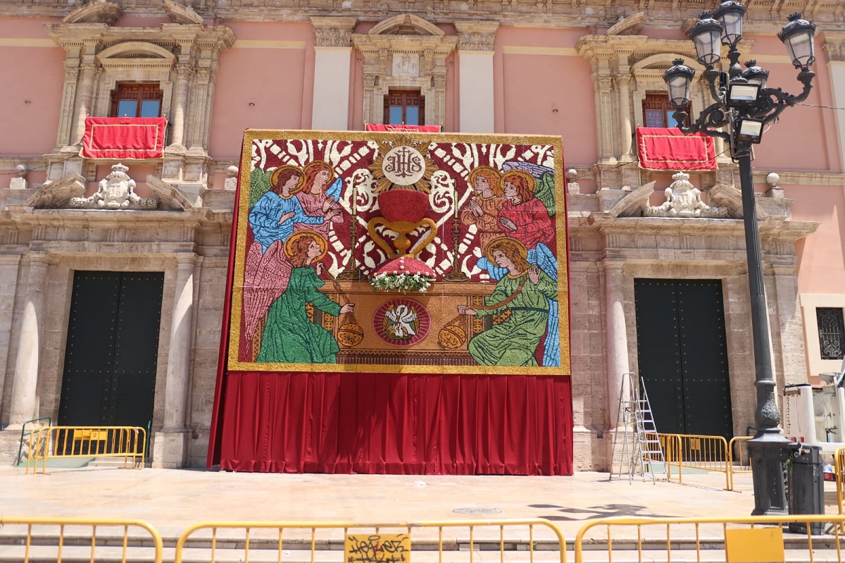 Tapiz del Corpus en la plaza de la Virgen de Valencia