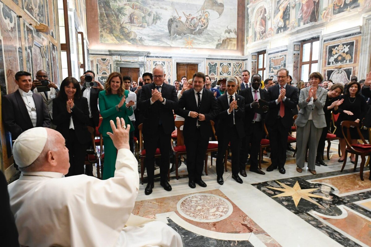 Catalá con el resto de alcaldes en la audiencia con el papa Francisco