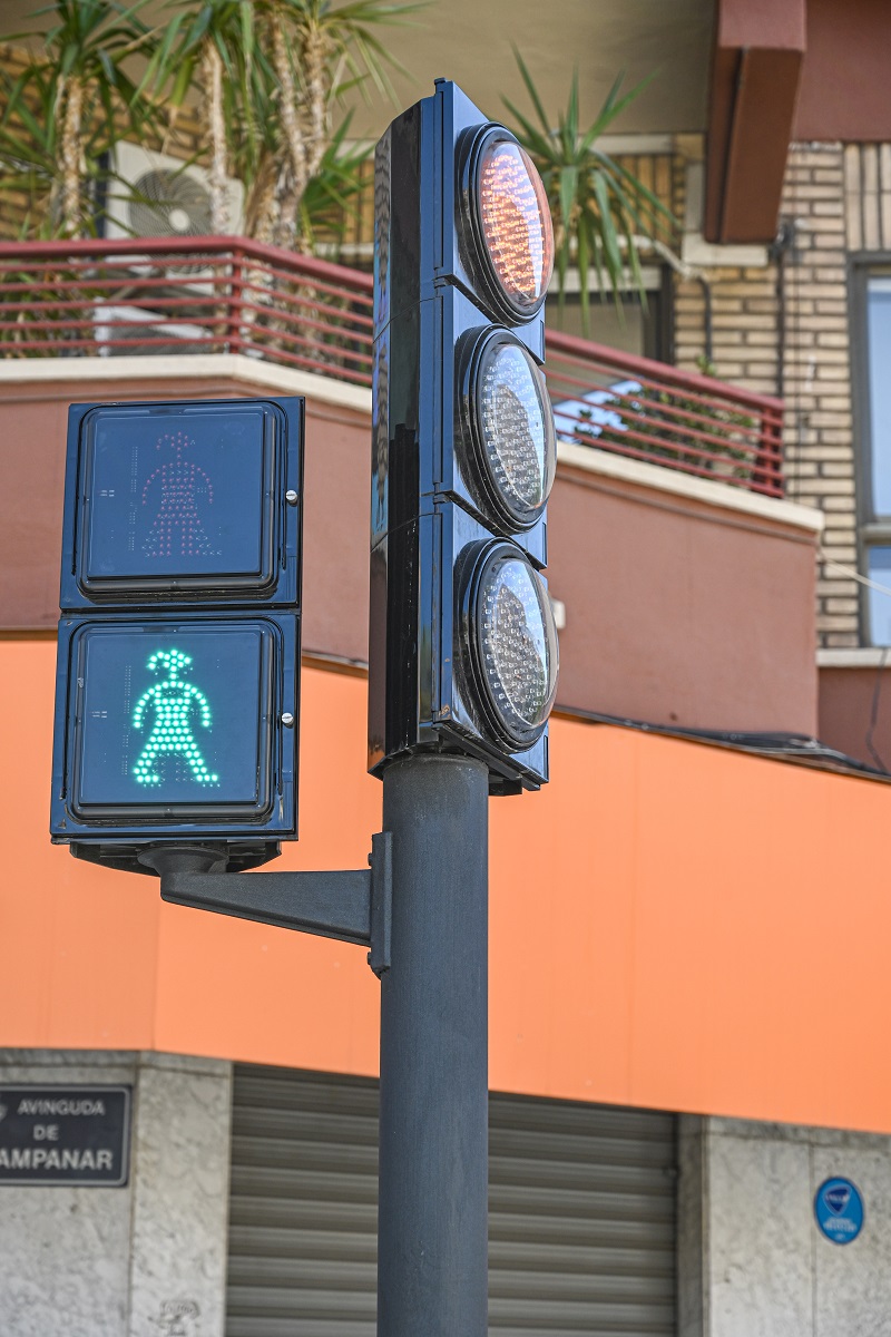 Valencia renueva sus semáforos