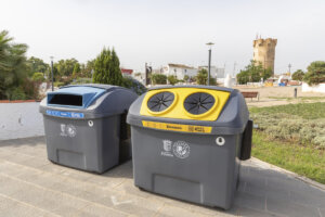 Contenedores de envases y papel y cartón en Paterna