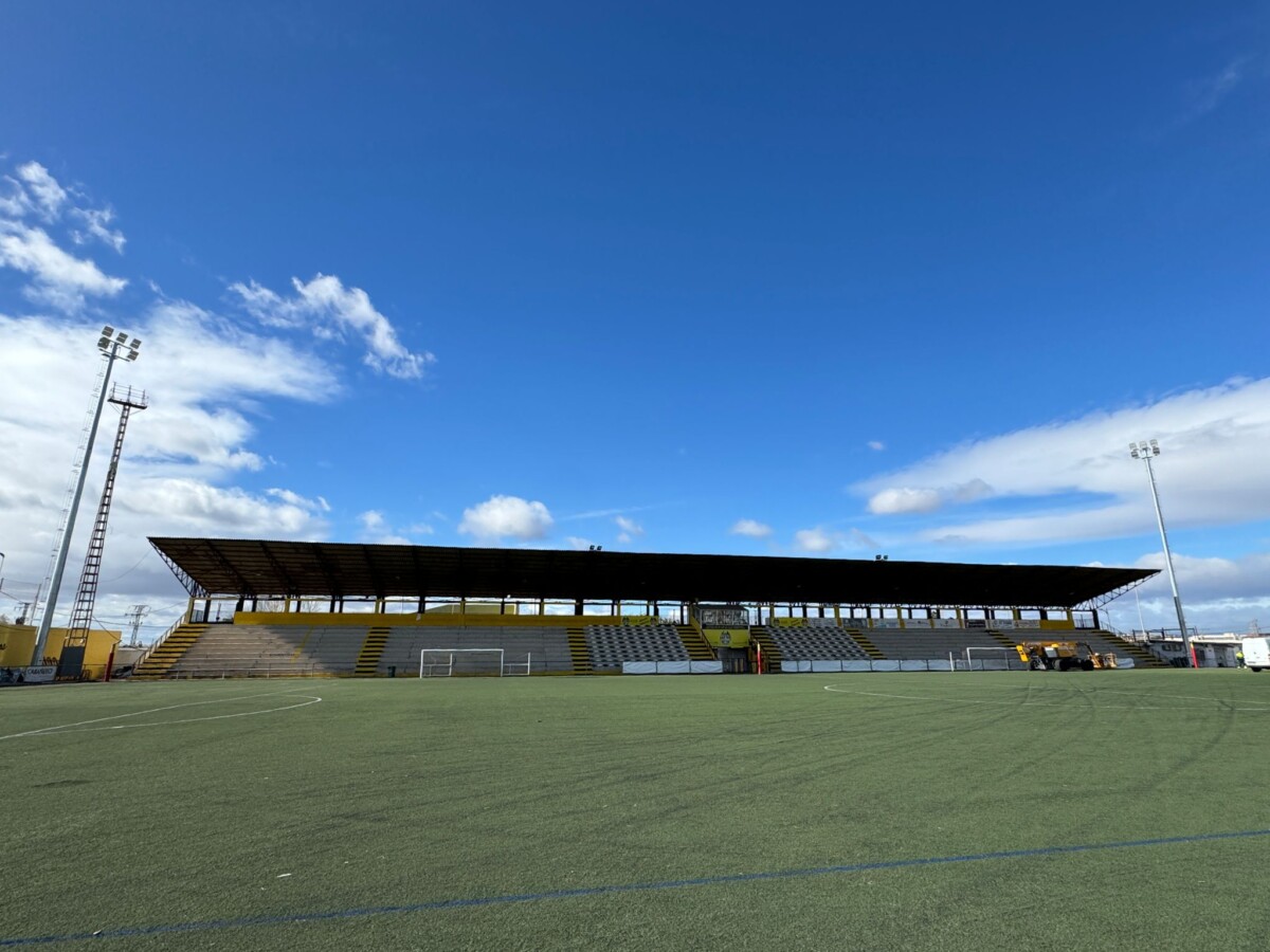 Nuevas torres de iluminación LED en el Campo de Fútbol Gerardo Salvador