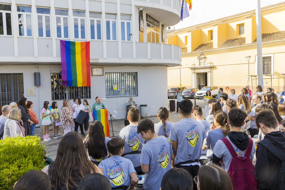 Picassent reivindica un poble sense armaris en el dia contra l'LGTBI-fòbia