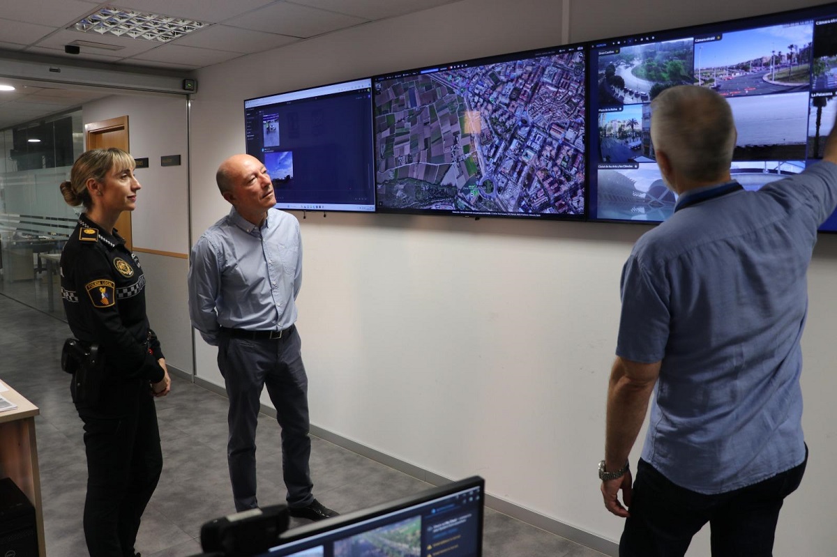 Jesús Carbonell sigue las pruebas del sistema de seguridad de grandes eventos