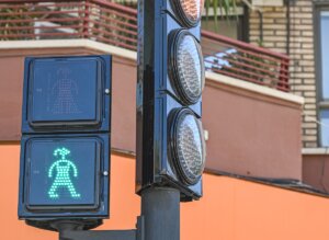 Valencia cambia el diseño de los semáforos peatonales