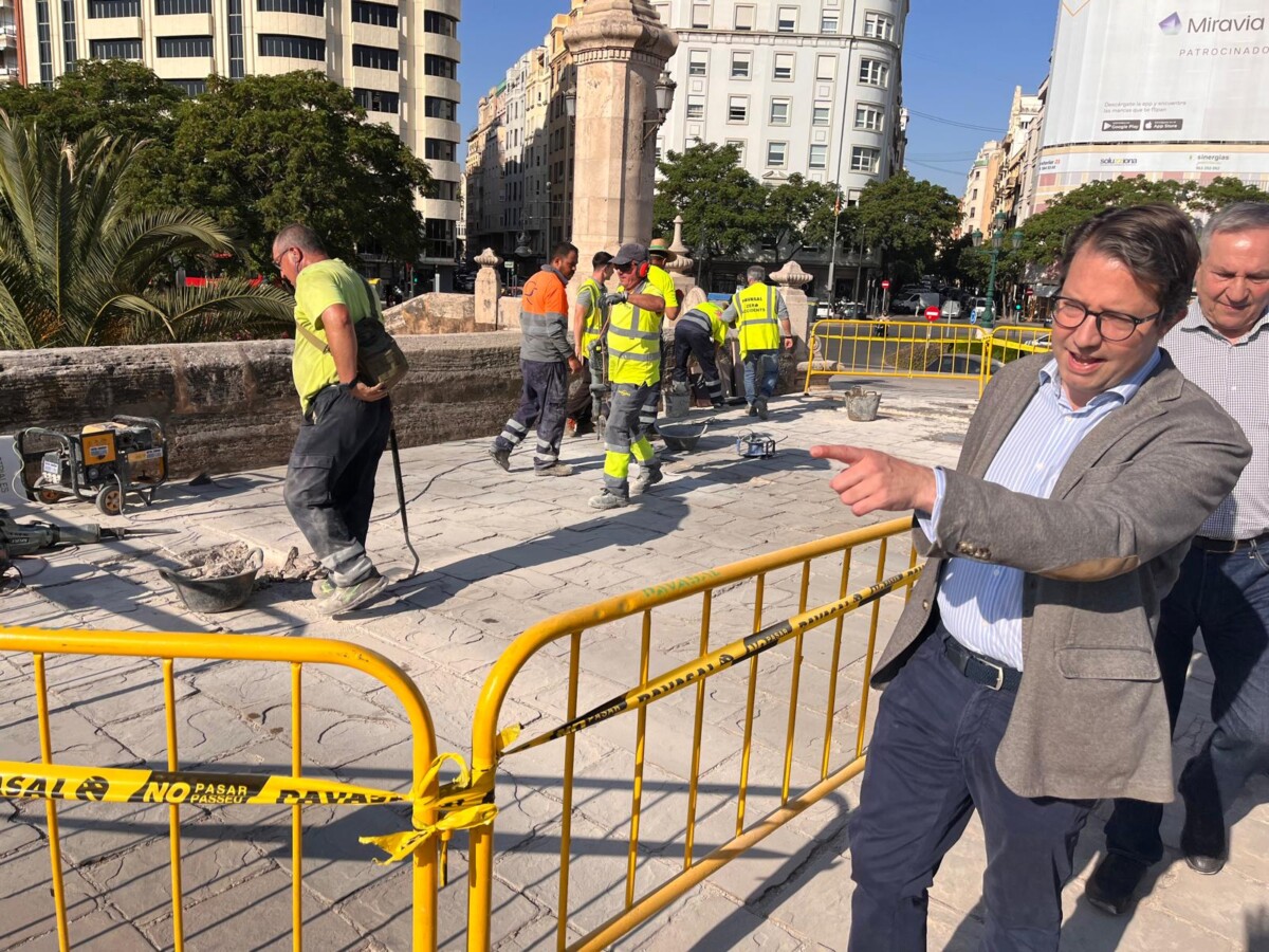 Juan Giner visita las obras en el Puente del Mar de Valencia