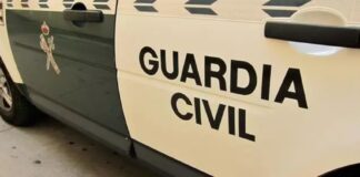 Coche patrulla de la Guardia Civil en la calle