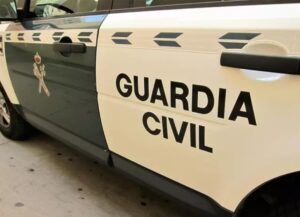 Coche patrulla de la Guardia Civil en la calle