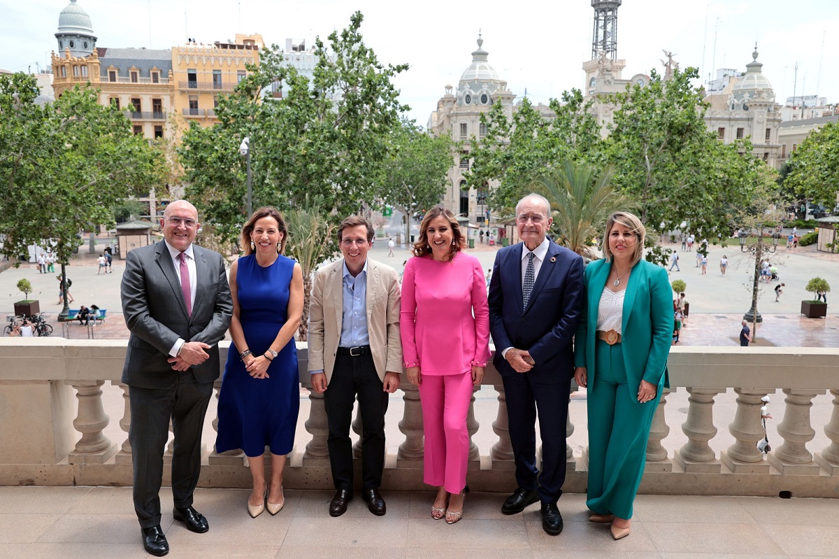 Los alcaldes de Madrid, Málaga, Zaragoza y Valladolidad, recibidos por María José Catalá en Valencia