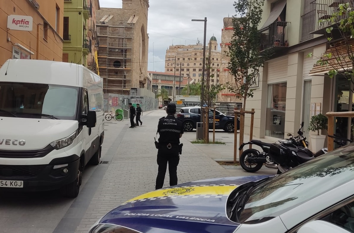 Tres calles acordonadas por la Policía Local de Valencia