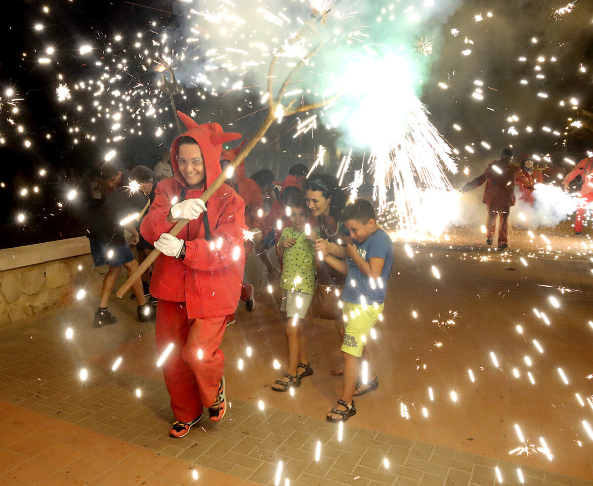 Correfoc fiestas playa Puçol