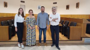 El portavoz del equipo de gobierno, David Fortea y técnico del Ayuntamiento junto con la gerente y representante de la EGM Parc Tecnològic de Paterna